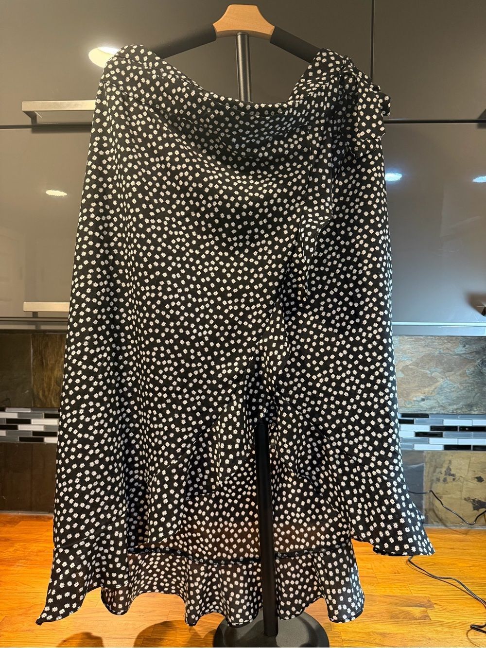 SHEIN Black & White Wrap Skirt, size 2XL